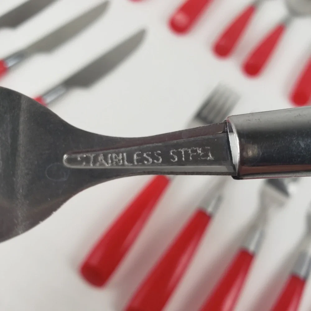 Vtg Red Plastic Handle Flatware Set 24 Piece Stainless Steel Svc For 6 Picnic